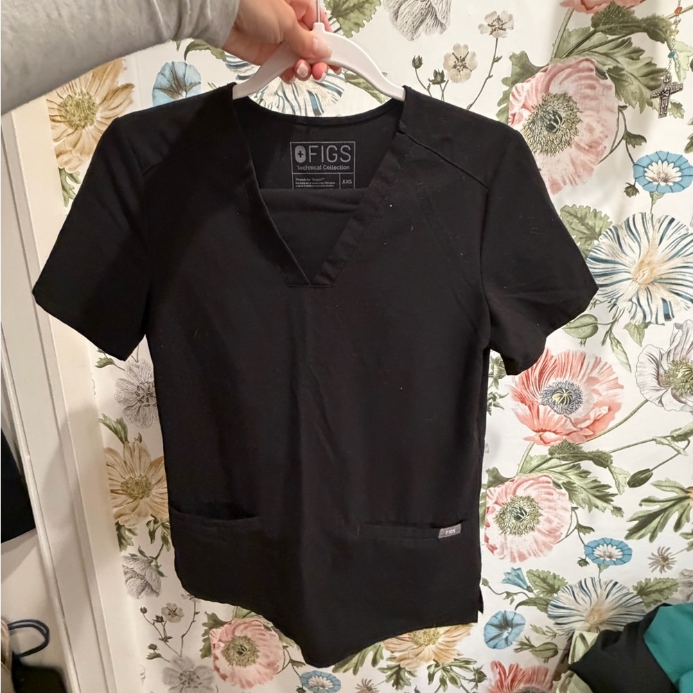 FIGS SET Technical Collection Black Scrub petite set